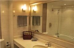 Business Queen Room
