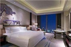 Executive Deluxe Queen Room