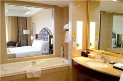 Executive Deluxe Queen Room