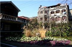 Près de l'hôtel