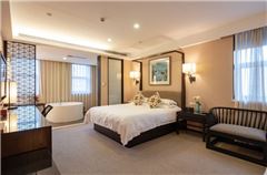 Executive Business Queen Room