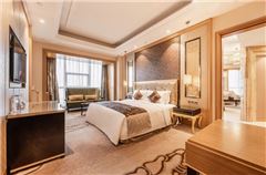 Executive Deluxe Suite