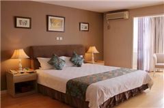 Business Queen Room