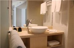 Business Queen Room
