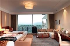 Extreme Lake-view Family Room