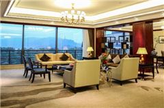 Superior Deluxe Lake-view Suite