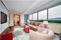 Lake-view Suite