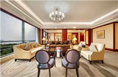 Superior Deluxe Lake-view Suite