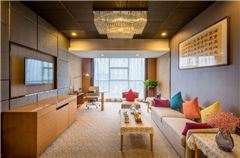 Deluxe Panoramic Suite