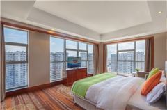Deluxe Panoramic Suite