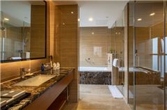 Deluxe Panoramic Suite