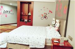 Thematic Couple Room