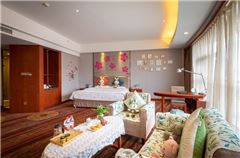 Thematic Couple Room