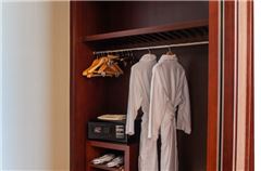 Dianchi Lake Panoramic Suite