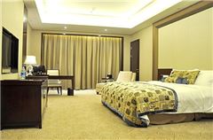 Deluxe Queen Room A