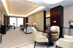 Deluxe Family Suite