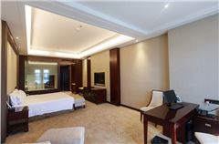 Lake-view Queen Room