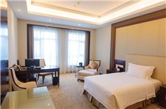 Lake-view Queen Room