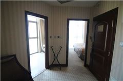 Warm Queen Room