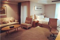 Business Queen Room