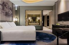 Executive Deluxe Queen Room