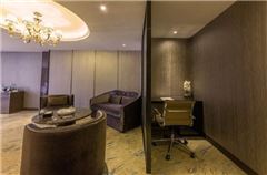 Business Queen Suite