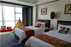 Deluxe Family Room