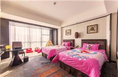 Deluxe Family Room