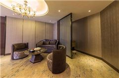 Business Queen Suite