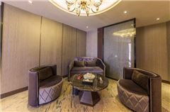 Business Queen Suite