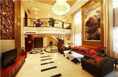 7 Bedrooms Villa