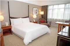 aise Queen Room