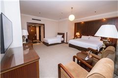 Family Deluxe Queen Room