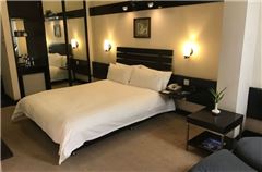 Business Queen Room