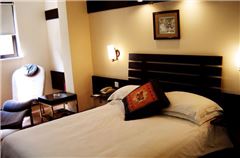 Business Queen Room