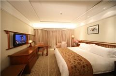 Panoramic Queen Room