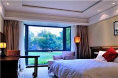 Panoramic Queen Room