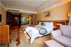 Panoramic Queen Room