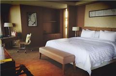 Superior City-View Queen Room
