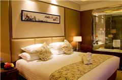 Superior City-View Queen Room