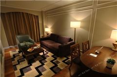 Extreme Deluxe Family Room