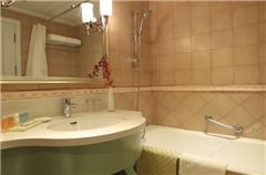 Extreme Deluxe Family Room
