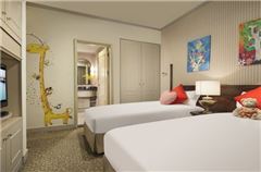 Deluxe 2-bedroom and 1-living room