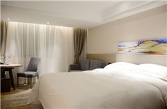 Business Queen Room