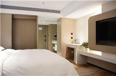 Business Queen Room