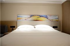 Business Queen Room
