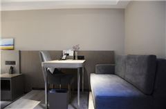 Business Queen Room
