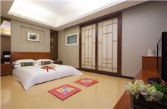 Atrium-view Room