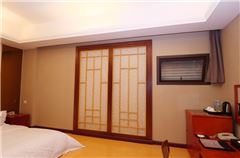 Atrium-view Room
