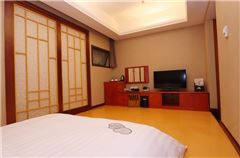 Atrium-view Room